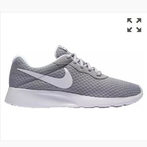 Nike women's tanjun shoes